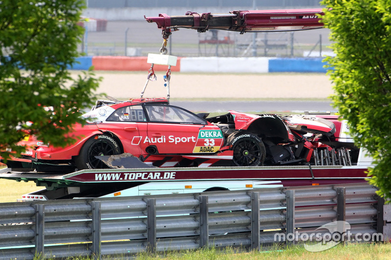 El auto de René Rast, Audi Sport Team Rosberg, Audi RS 5 DTM después del choque.