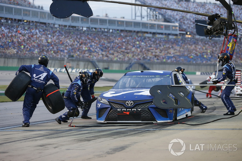 Martin Truex Jr., Furniture Row Racing, Toyota Camry Auto-Owners Insurance
