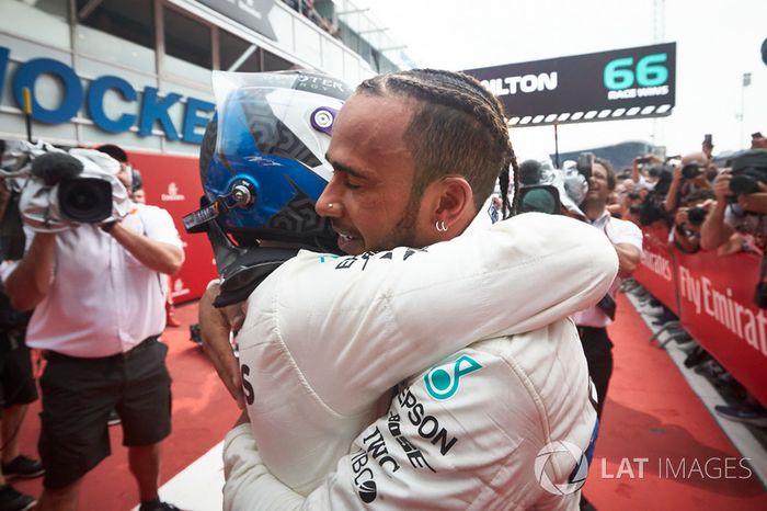 Valtteri Bottas, Mercedes AMG F1, y Lewis Hamilton, Mercedes AMG F1