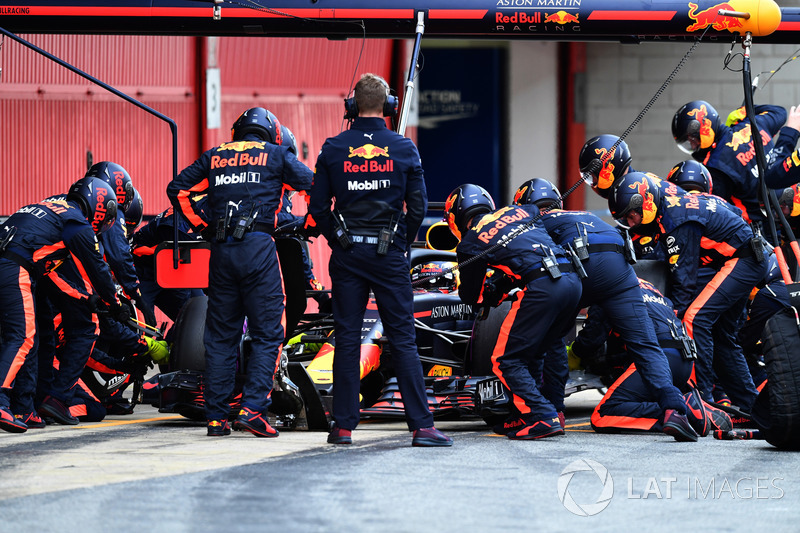 Arrêt au stand pour Max Verstappen, Red Bull Racing RB14