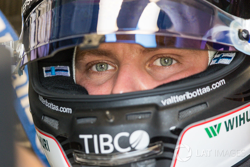 Valtteri Bottas seguiu Hamilton de perto e foi segundo nos dois treinos
