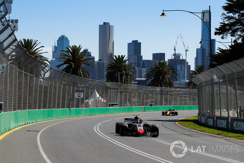 Kevin Magnussen, Haas F1 Team VF-18 Ferrari, leads Nico Hulkenberg, Renault Sport F1 Team R.S. 18