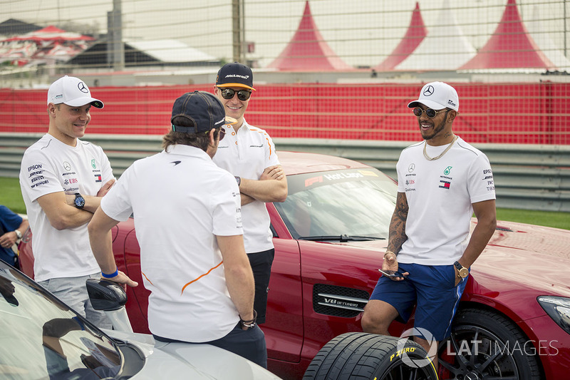 Fernando Alonso, McLaren, Valtteri Bottas, Mercedes-AMG F1, Lewis Hamilton, Mercedes-AMG F1 y Stoffe