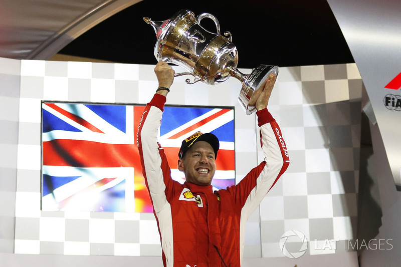 Podio: ganador de la carrera Sebastian Vettel, Ferrari
