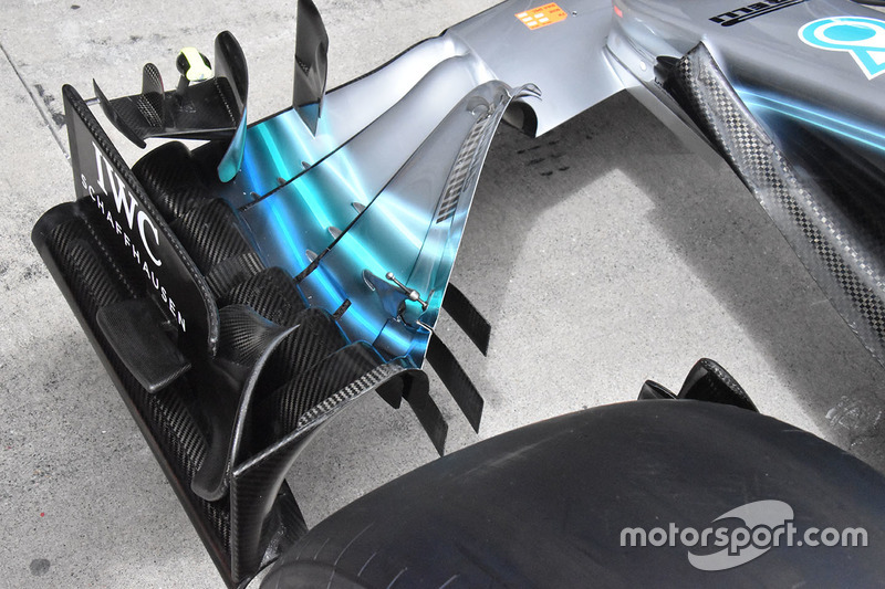 Переднє антикрило Mercedes AMG F1 W09