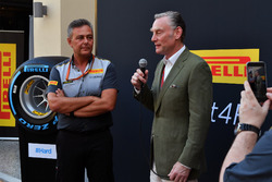 Sean Bratches, Formula One Operasyon Direktörü, Roberto Boccafogli, Pirelli İletişim Sorumlusu, Mari
