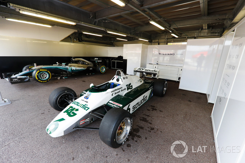 La Williams FW08 Ford Cosworth (1982) de Keke Rosberg et la Mercedes W07 (2016) de Nico Rosberg