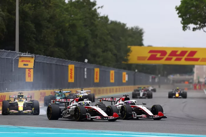 Oliver Bearman, equipo Haas F1, Esteban Ocon, equipo Haas F1