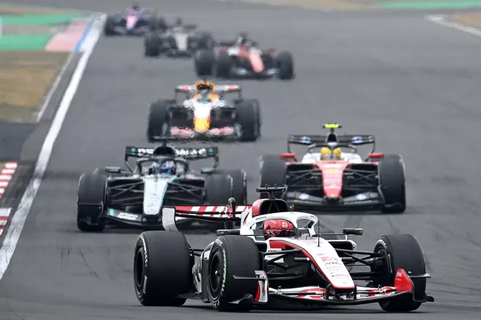 George Russell, Mercedes; Esteban Ocon, Haas F1 Team