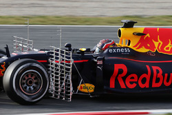 Daniil Kvyat, Red Bull Racing RB12 unterwegs mit Sensoren am Fahrzeug
