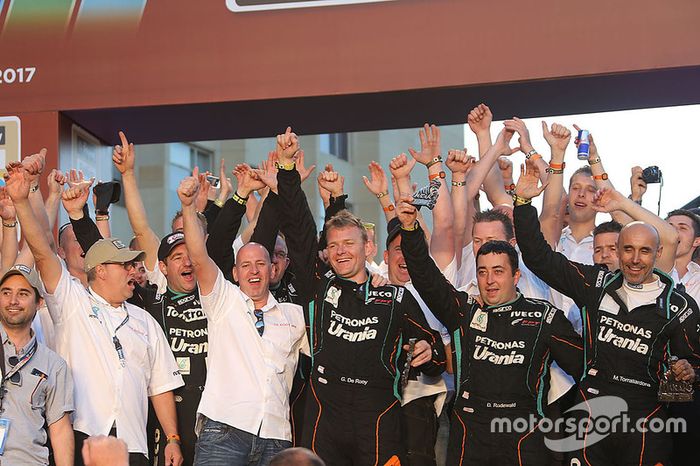 #500 Team De Rooy Iveco: Gerard de Rooy, Moises Torrallardona, Darek Rodewald at the finish