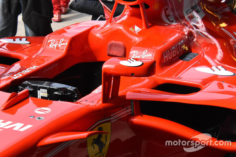 Espejo en el Ferrari SF70H de Sebastian Vettel