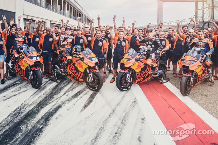 El equipo KTM al completo con Miguel Oliveira, Bradley Smith, Pol Espargaró y Mika Kallio