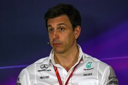 Toto Wolff, Mercedes AMG F1 Director de Motorsport en la Conferencia de prensa