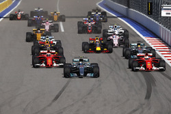 Валттері Боттас, Mercedes AMG F1 W08, Себастьян Феттель, Ferrari SF70H, Кімі Райкконен, Ferrari SF70