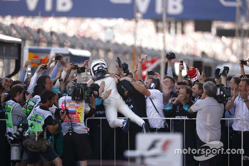 Race winner Valtteri Bottas, Mercedes AMG F1