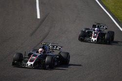 Kevin Magnussen, Haas F1 Team VF-17, Romain Grosjean, Haas F1 Team VF-17