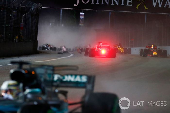 Sebastian Vettel, Ferrari SF70H después del choque con el muro