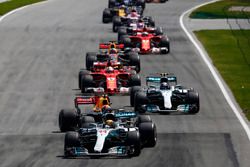 Lewis Hamilton, Mercedes AMG F1 W08, Max Verstappen, Red Bull Racing RB13, Valtteri Bottas, Mercedes AMG F1 W08, the rest of the field
