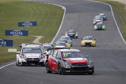 Старт другоъ гонки: Хосе Марыя Лопес, Citroën World Touring Car Team, Citroën C-Elysée WTCC лыдируэ