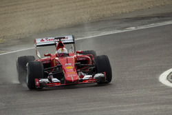 Себастьян Феттель, Ferrari, тестує шини Pirelli зразку 2017 року