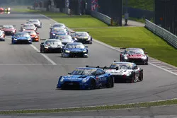 #12 Team Impul Nissan GT-R Nismo GT3: Hironobu Yasuda, Joao Paulo de Oliveira leads at the start