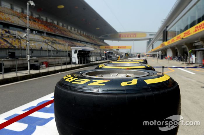 Neumáticos Pirelli en el pitlane