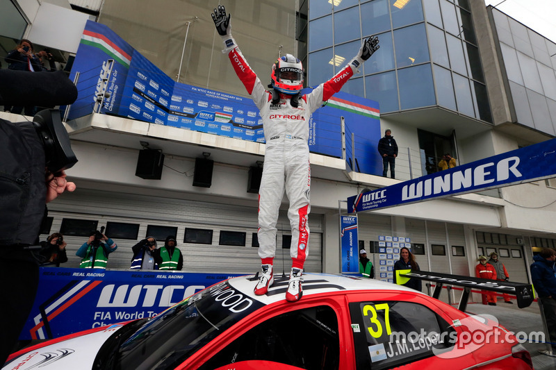 Race winner José María López, Citroën World Touring Car Team, Citroën C-Elysée WTCC