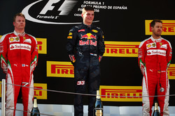 Podio: Kimi Raikkonen Ferrari, secondo; Max Verstappen, Red Bull Racing, primo; Sebastian Vettel, Fe