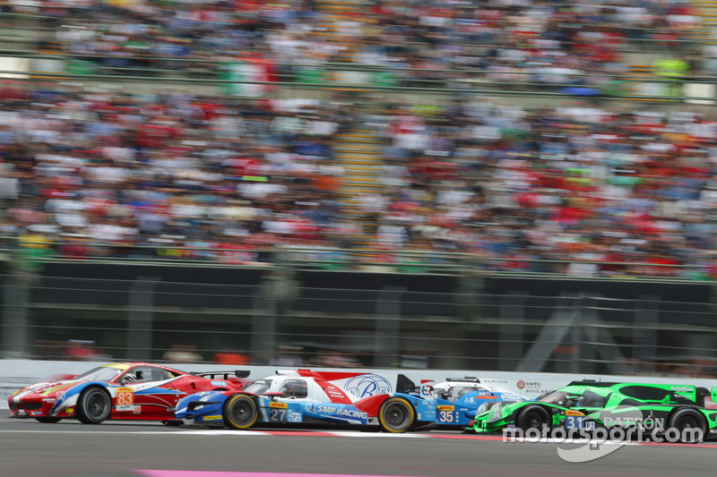 #83 AF Corse Ferrari 458 Italia: Francois Perrodo, Emmanuel Collard, Rui Aguas; #27 SMP Racing BR01 