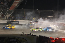 Crash: Ryan Newman, Richard Childress Racing, Chevrolet; Dylan Lupton, BK Racing, Toyota; David Raga