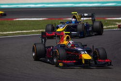 Пьер Гасли, PREMA Racing и Николя Латифи, DAMS