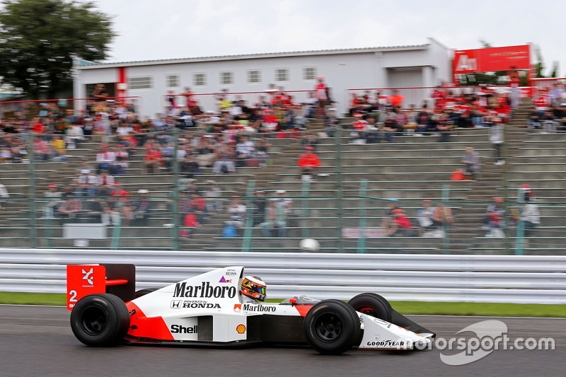 Showrun: Stoffel Vandoorne im McLaren-Honda MP4/5 von Alain Prost