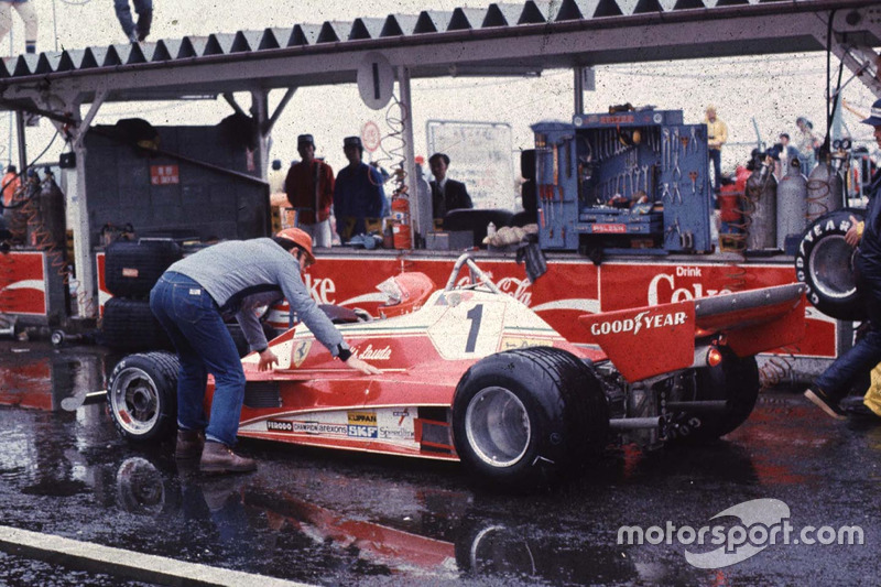 Niki Lauda, Ferrari met opgave in de pitstraat