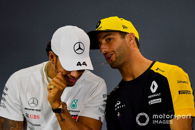 Lewis Hamilton, Mercedes AMG F1 e Daniel Ricciardo, Renault F1 Team, durante la conferenza stampa