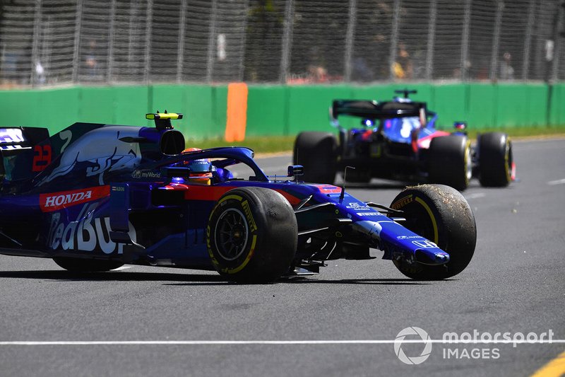 Alexander Albon, Toro Rosso STR14, melintir