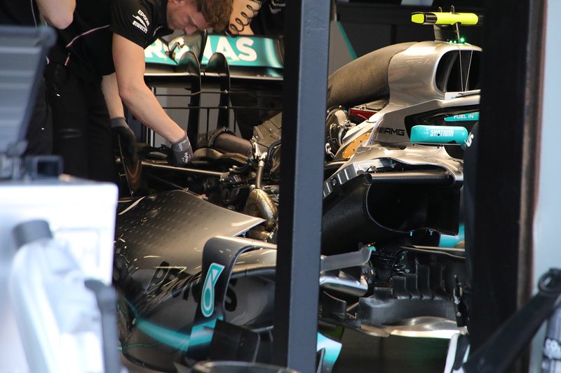 Mercedes AMG F1 W10 dettaglio motore