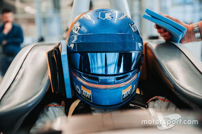 Fernando Alonso Indy 500 seat fitting