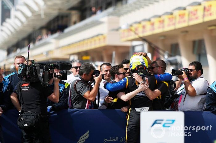 Podio: Luca Ghiotto, UNI VIRTUOSI, celebra