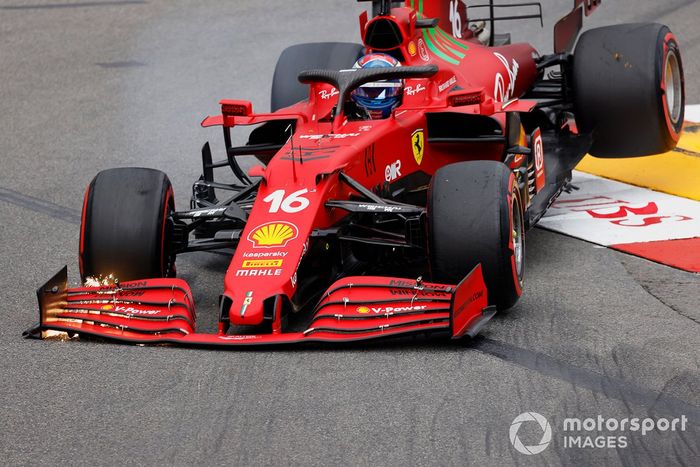 Charles Leclerc, Ferrari SF21 tras chocar con la barrera