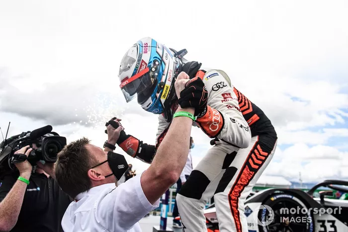 Segundo lugar Rene Rast, Audi Sport ABT Schaeffler, en Parc Ferme