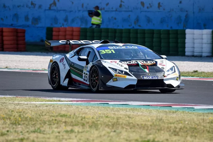 #351 Bonaldi Motorsport, Lamborghini Huracán Super Trofeo Evo: Milos Pavlovic, Michael Frederic Fischbaum