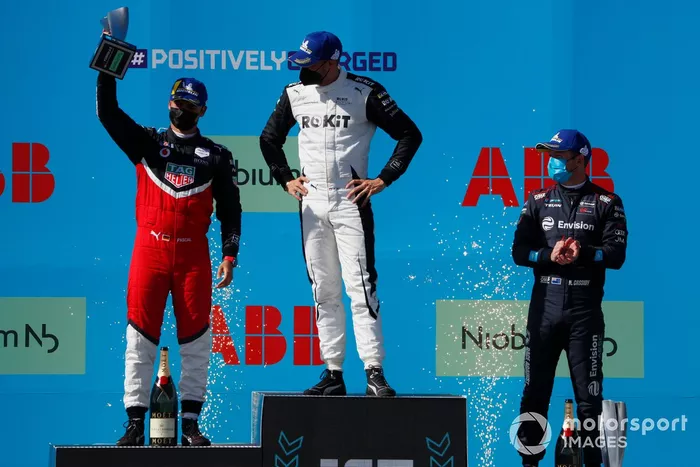 Podio: Segundo lugar Pascal Wehrlein, Tag Heuer Porsche, ganador Edoardo Mortara, Venturi Racing, tercer lugar Nick Cassidy, Envision Virgin Racing