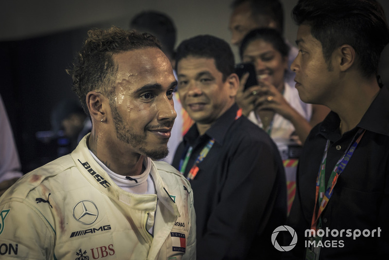 Yarış galibi Lewis Hamilton, Mercedes-AMG F1 W09, parc ferme 