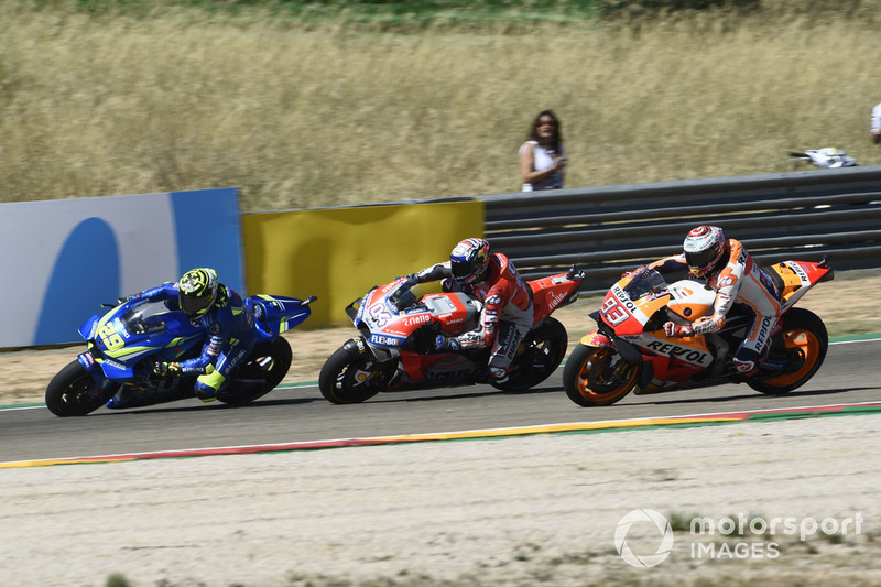 Iannone tente d'attaquer Dovizioso et Márquez