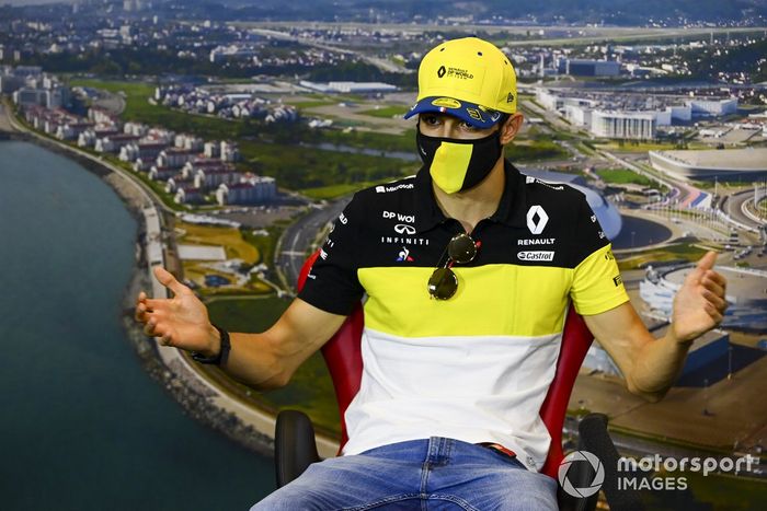 Esteban Ocon, Renault F1 en la conferenci de prensa