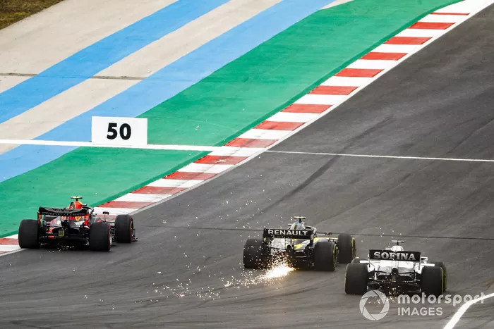 Alex Albon, Red Bull Racing RB16, Esteban Ocon, Renault F1 Team R.S.20, George Russell, Williams FW43