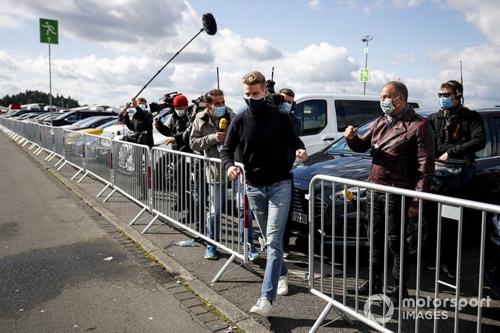 Nico Hulkenberg, Racing Point, llega al circuito