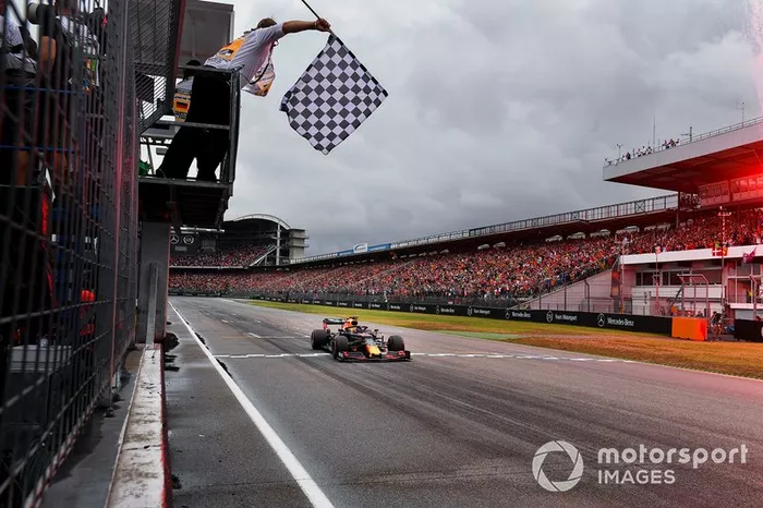 Verstappen ganó de manera triunfal