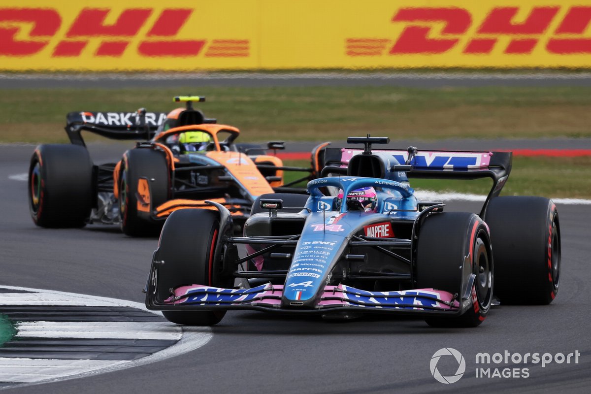 Fernando Alonso, Alpine A522, Lando Norris, McLaren MCL36